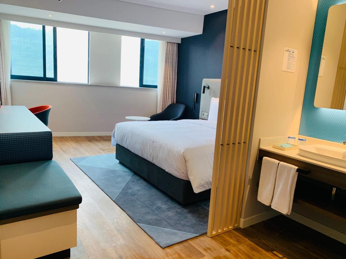 Holiday Inn Express Chongqing Airport Zone By Ihg Exterior photo