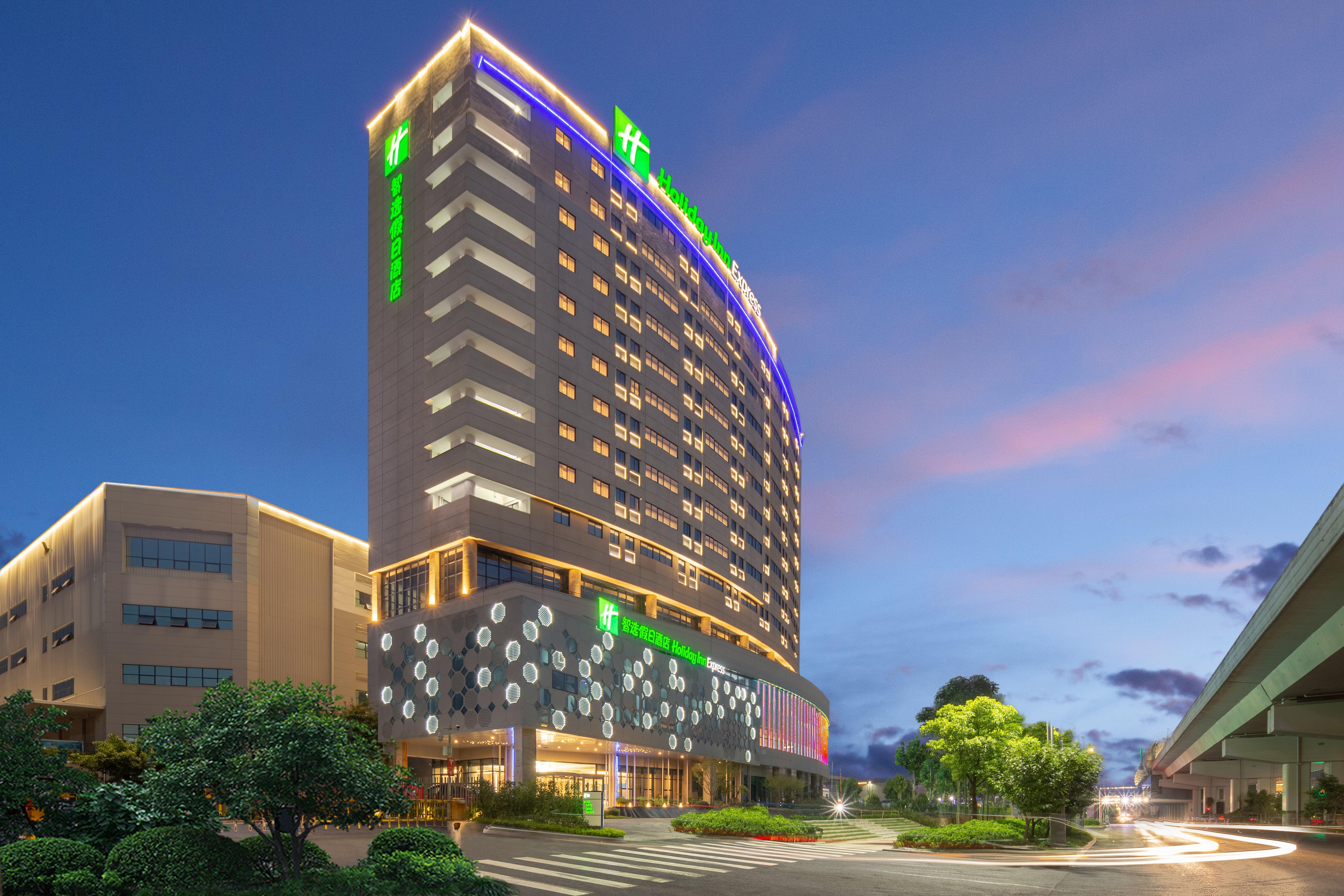 Holiday Inn Express Chongqing Airport Zone By Ihg Exterior photo